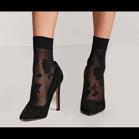 Tory's Timeless Treasures Boutique Accessories - 🌟SOLD/Nip/Sheer Ankle Socks w Floral Design/